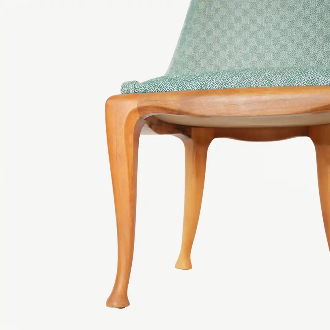 High-Quality Patterned Accent Chair with 87 cm Height and Sculpted Wooden Legs - Image 3