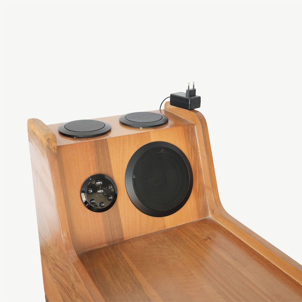 Large and Soft Corner Sofa Set with Integrated Sound System - Image 16